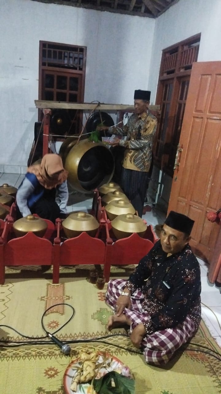 Paguyuban Seni Karawitan Suka Budaya Sangkrek Adakan Jamasan Gongso
